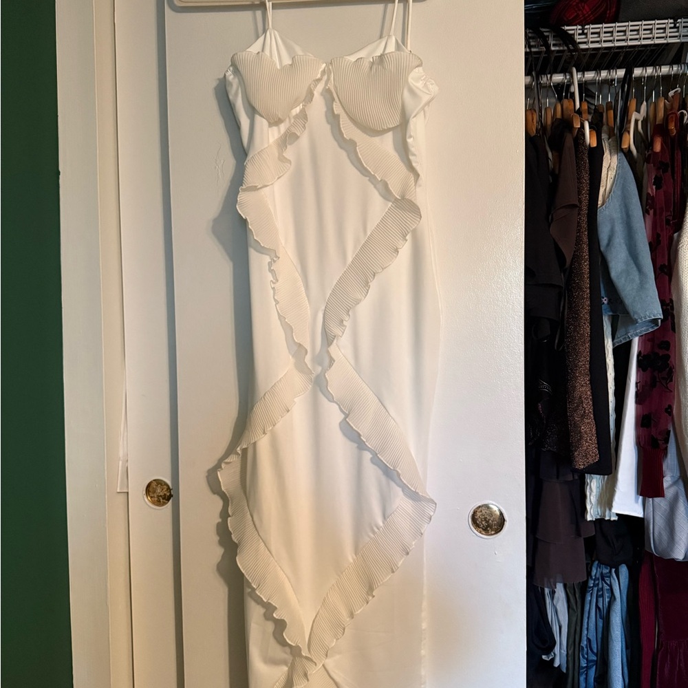 Elegant White Ruffled Women's Dress